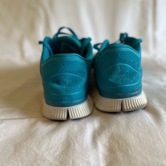 Excellent Condition 🌸 Nike N7, Size 10 in Turquoise and white - Picture 7 of 12